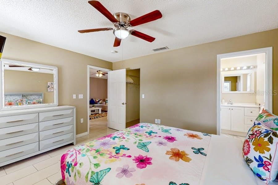 For Rent: $2,800 (3 beds, 2 baths, 1800 Square Feet)