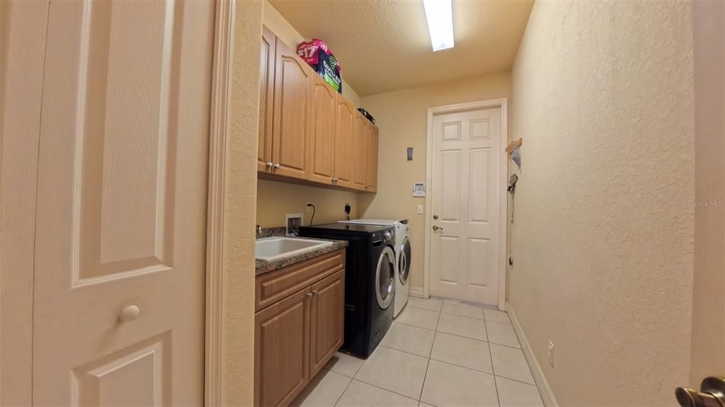 For Sale: $649,900 (4 beds, 3 baths, 3284 Square Feet)