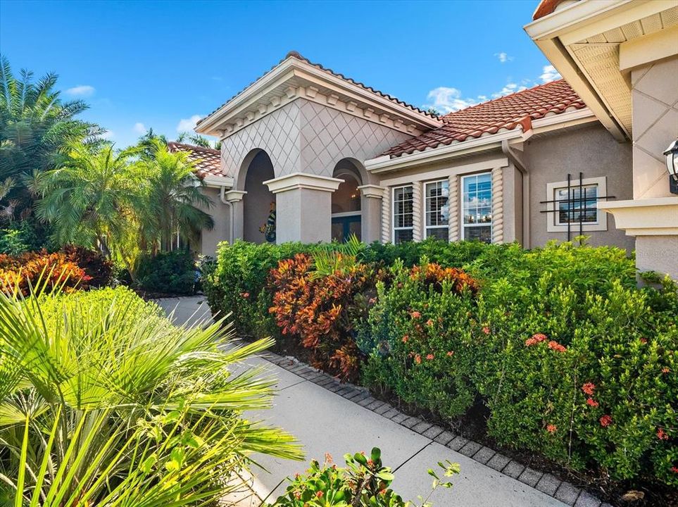 For Sale: $817,000 (4 beds, 3 baths, 2555 Square Feet)