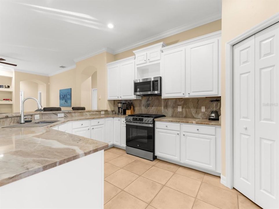 For Sale: $817,000 (4 beds, 3 baths, 2555 Square Feet)