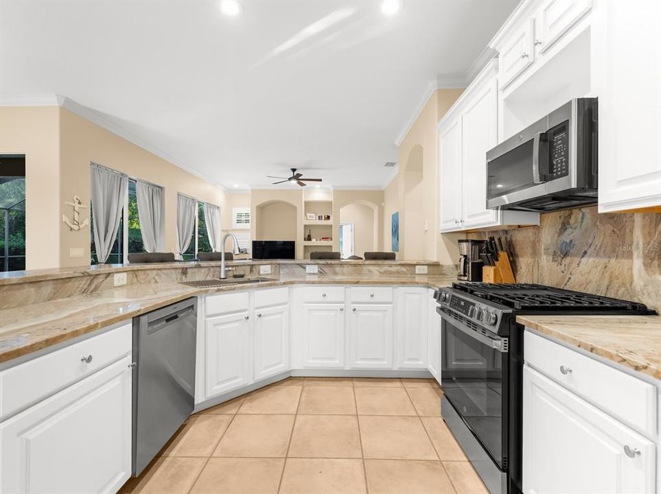 For Sale: $817,000 (4 beds, 3 baths, 2555 Square Feet)