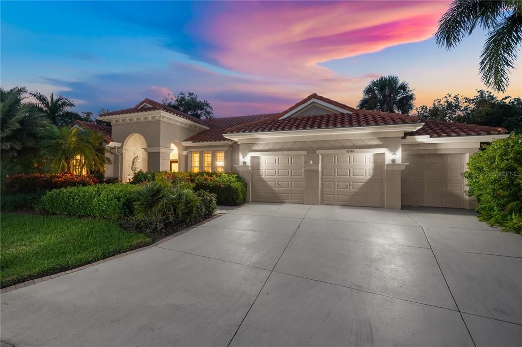 For Sale: $817,000 (4 beds, 3 baths, 2555 Square Feet)