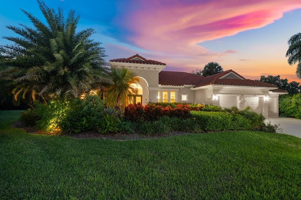 For Sale: $817,000 (4 beds, 3 baths, 2555 Square Feet)