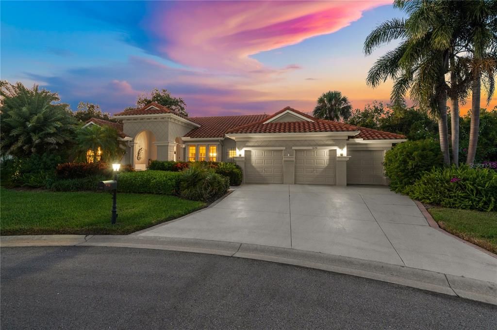 For Sale: $817,000 (4 beds, 3 baths, 2555 Square Feet)