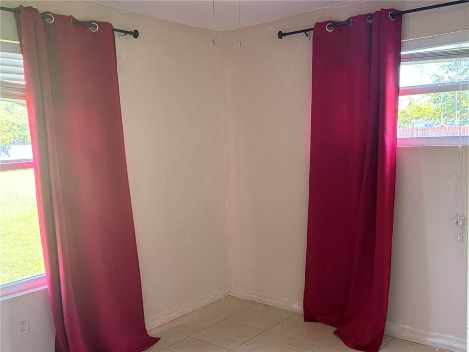 待售: $199,000 (3 贝兹, 2 浴室, 943 平方英尺)