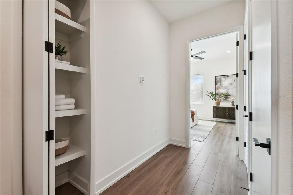 合同活跃: $794,500 (3 贝兹, 3 浴室, 2098 平方英尺)