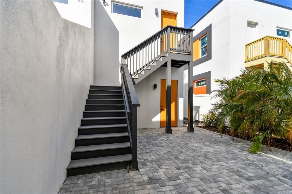 合同活跃: $794,500 (3 贝兹, 3 浴室, 2098 平方英尺)