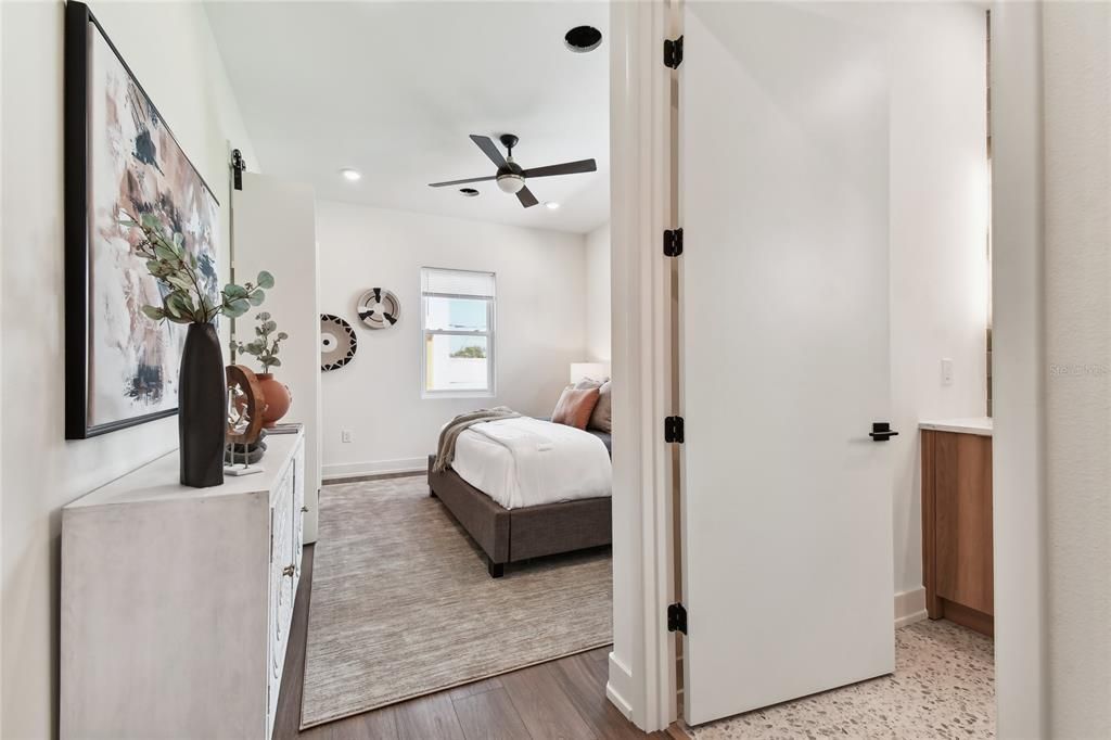 合同活跃: $794,500 (3 贝兹, 3 浴室, 2098 平方英尺)