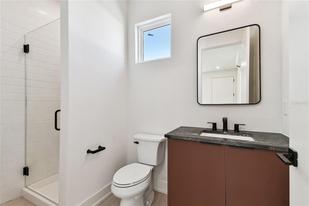 合同活跃: $794,500 (3 贝兹, 3 浴室, 2098 平方英尺)