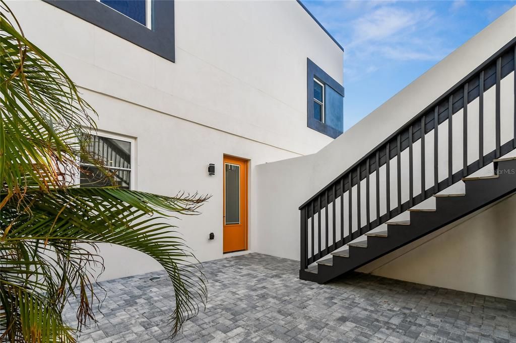 合同活跃: $794,500 (3 贝兹, 3 浴室, 2098 平方英尺)