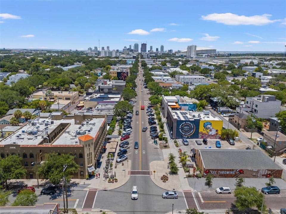 合同活跃: $794,500 (3 贝兹, 3 浴室, 2098 平方英尺)