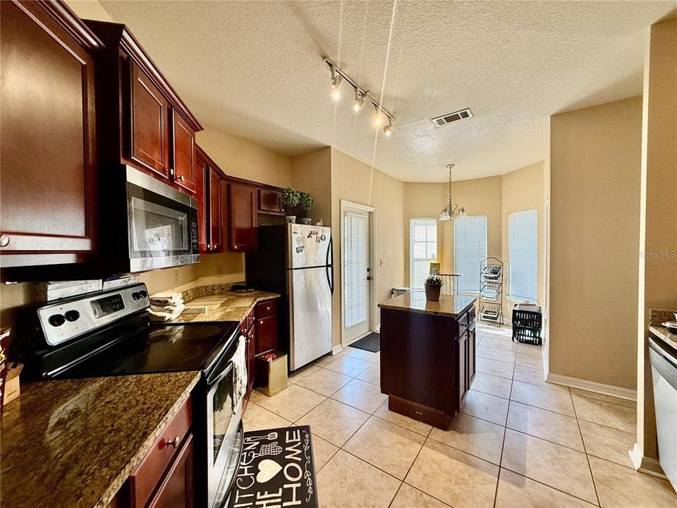 Activo con contrato: $250,000 (2 camas, 2 baños, 1400 Pies cuadrados)