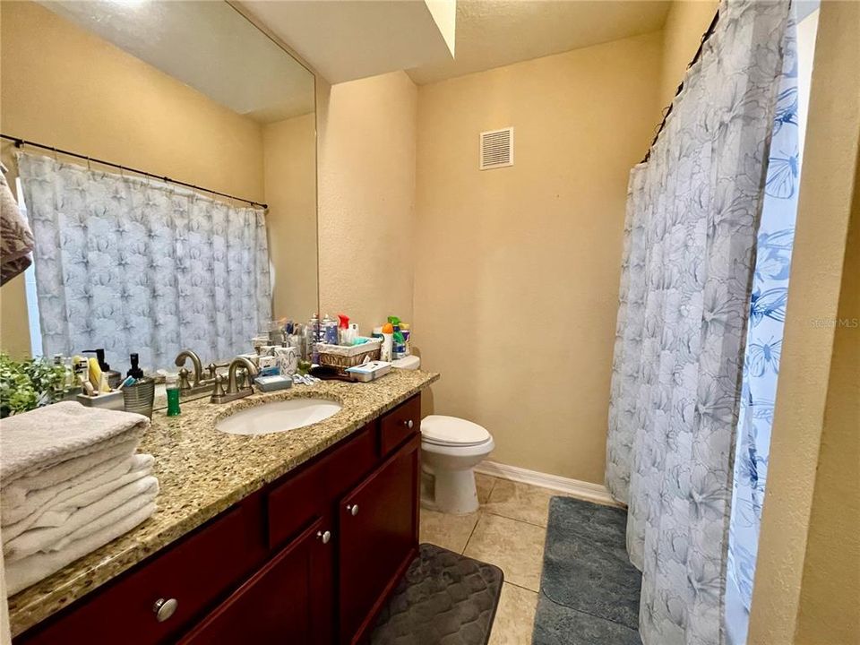 Activo con contrato: $250,000 (2 camas, 2 baños, 1400 Pies cuadrados)