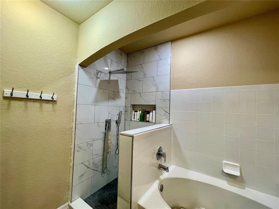 Activo con contrato: $250,000 (2 camas, 2 baños, 1400 Pies cuadrados)