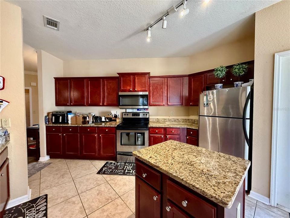 Activo con contrato: $250,000 (2 camas, 2 baños, 1400 Pies cuadrados)