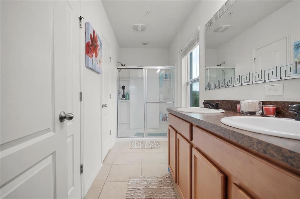 Под контрактом: $239,000 (2 спален, 2 ванн, 1147 Квадратных фут)