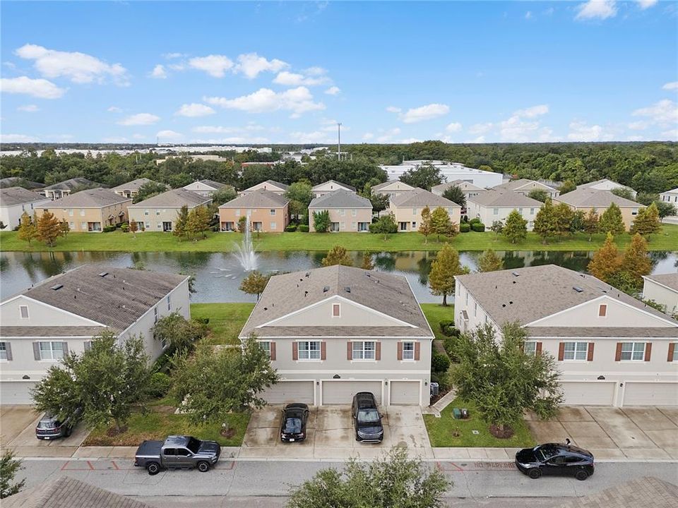 Под контрактом: $239,000 (2 спален, 2 ванн, 1147 Квадратных фут)