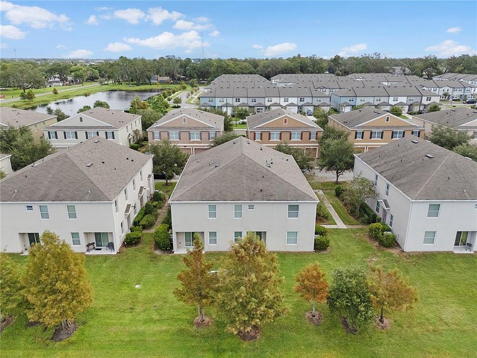 Под контрактом: $239,000 (2 спален, 2 ванн, 1147 Квадратных фут)