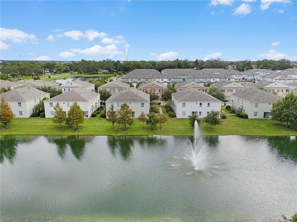 Под контрактом: $239,000 (2 спален, 2 ванн, 1147 Квадратных фут)