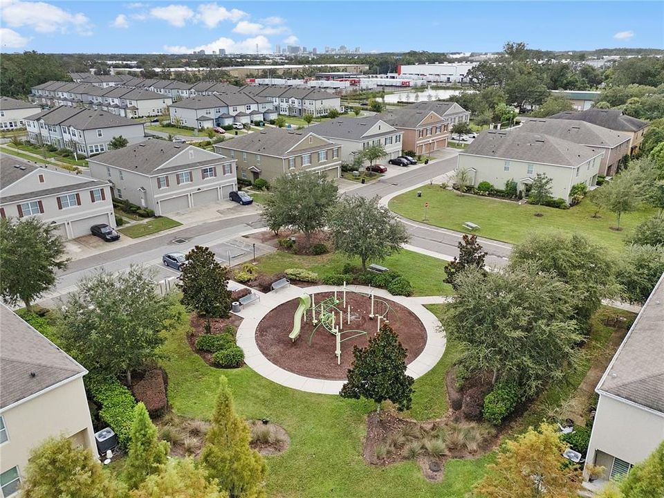 Под контрактом: $239,000 (2 спален, 2 ванн, 1147 Квадратных фут)