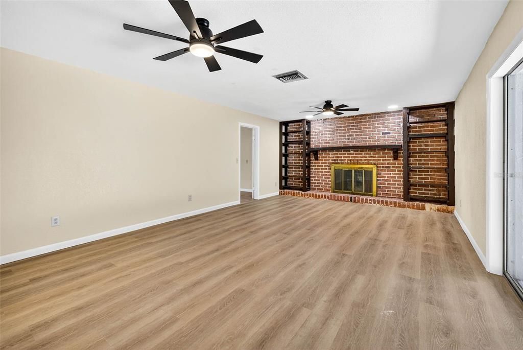 For Sale: $515,000 (4 beds, 3 baths, 1988 Square Feet)