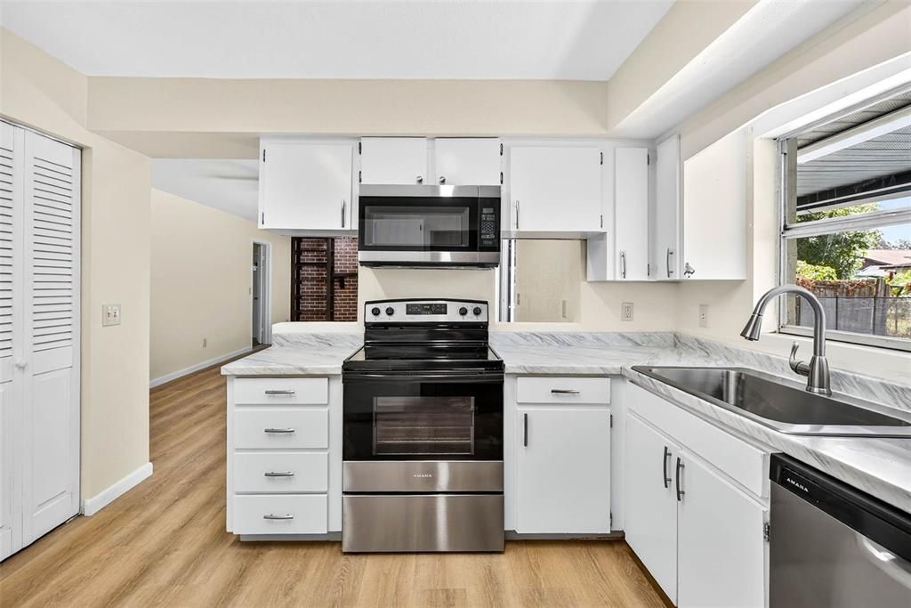 For Sale: $515,000 (4 beds, 3 baths, 1988 Square Feet)