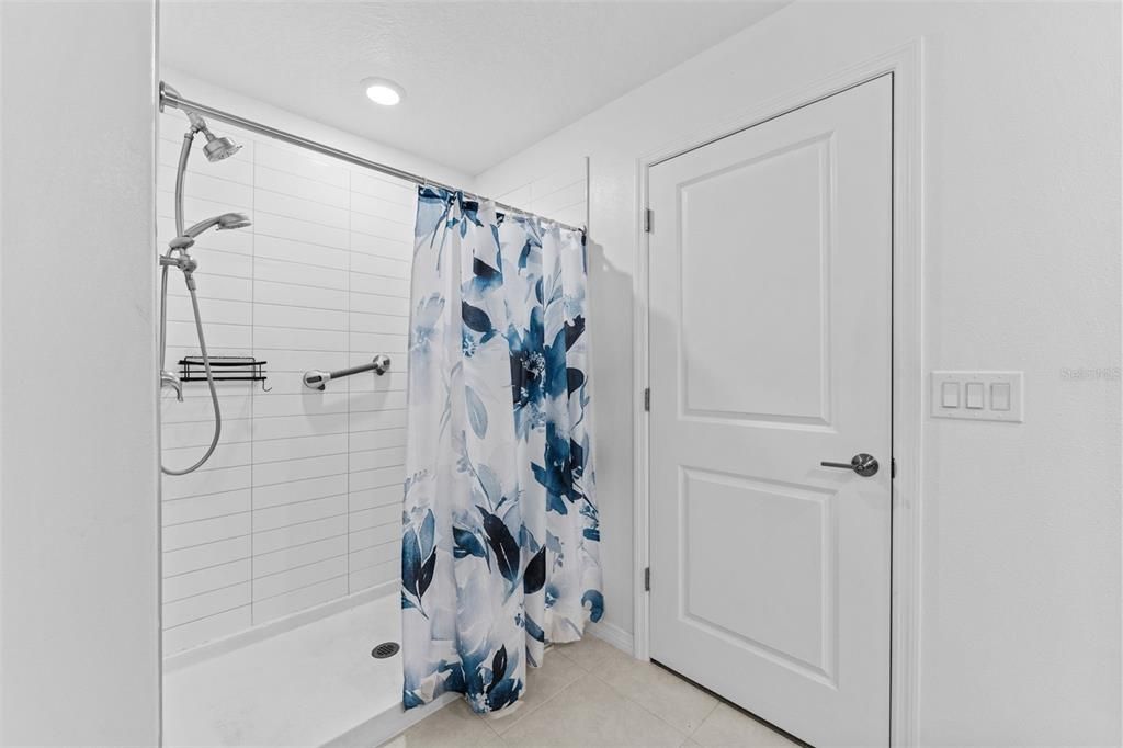 For Sale: $338,000 (4 beds, 2 baths, 1939 Square Feet)