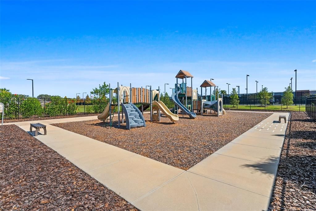 For Sale: $338,000 (4 beds, 2 baths, 1939 Square Feet)