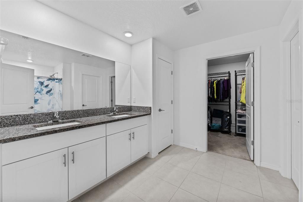 For Sale: $338,000 (4 beds, 2 baths, 1939 Square Feet)