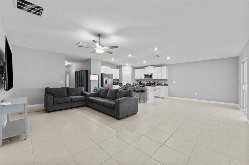 For Sale: $338,000 (4 beds, 2 baths, 1939 Square Feet)