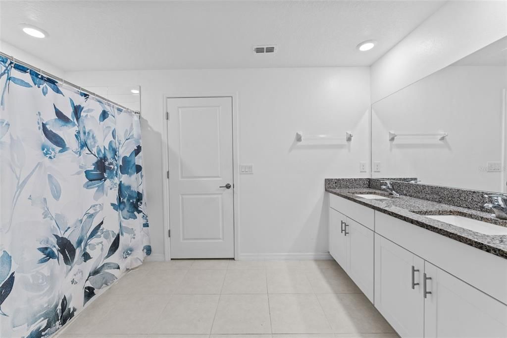 For Sale: $338,000 (4 beds, 2 baths, 1939 Square Feet)