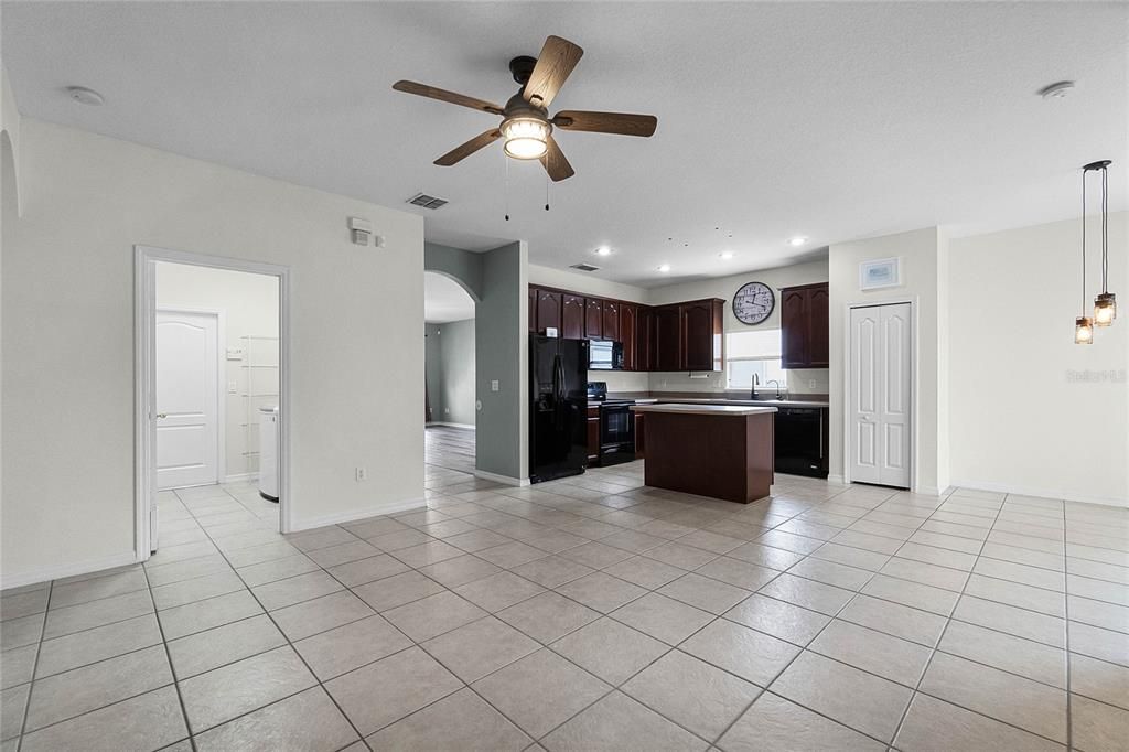Active With Contract: $2,095 (3 beds, 2 baths, 1751 Square Feet)