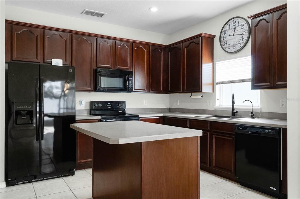 Active With Contract: $2,095 (3 beds, 2 baths, 1751 Square Feet)