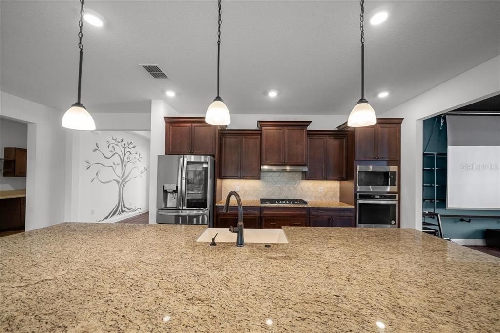 For Sale: $493,250 (2 beds, 2 baths, 2815 Square Feet)