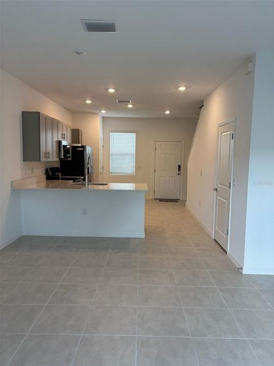 For Rent: $1,900 (2 beds, 2 baths, 1238 Square Feet)