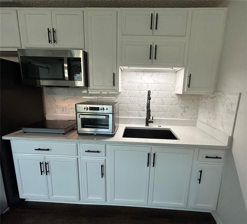 Active With Contract: $1,600 (1 beds, 1 baths, 520 Square Feet)