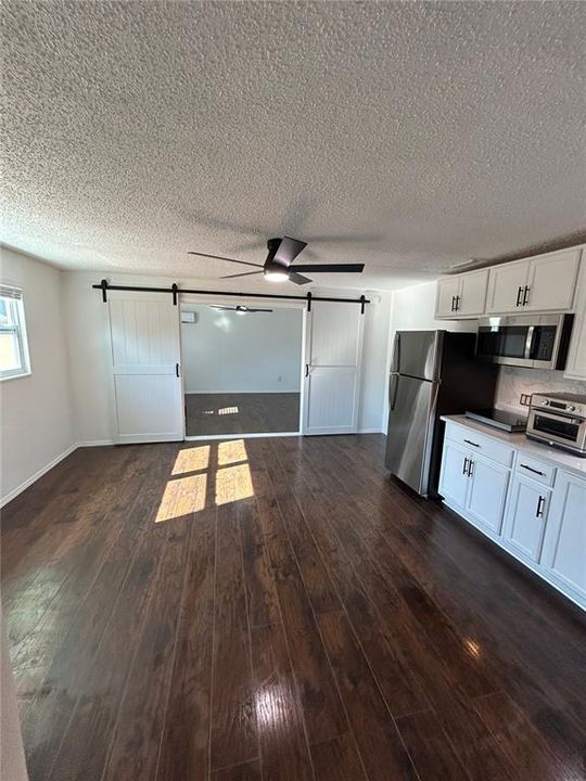 Active With Contract: $1,600 (1 beds, 1 baths, 520 Square Feet)
