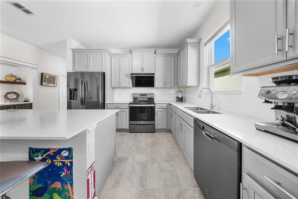 На продажу: $369,000 (3 спален, 2 ванн, 1918 Квадратных фут)