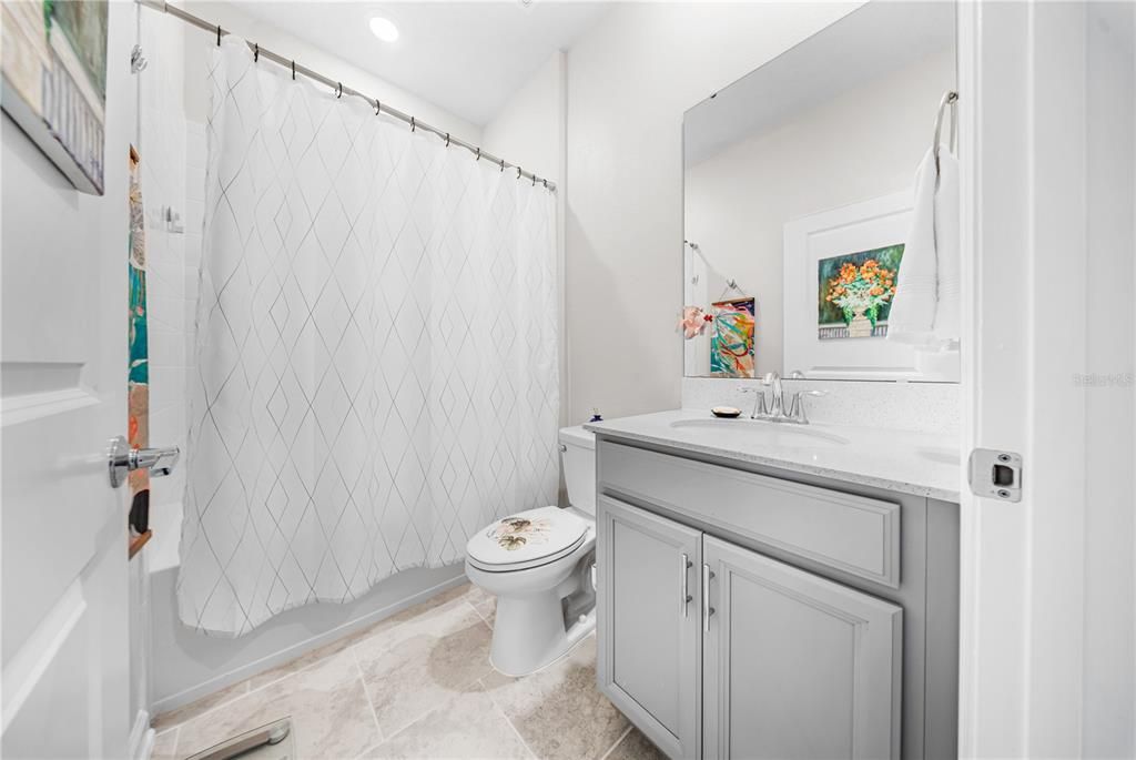 На продажу: $369,000 (3 спален, 2 ванн, 1918 Квадратных фут)