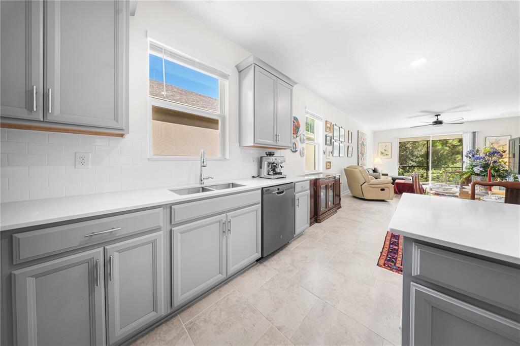 На продажу: $369,000 (3 спален, 2 ванн, 1918 Квадратных фут)