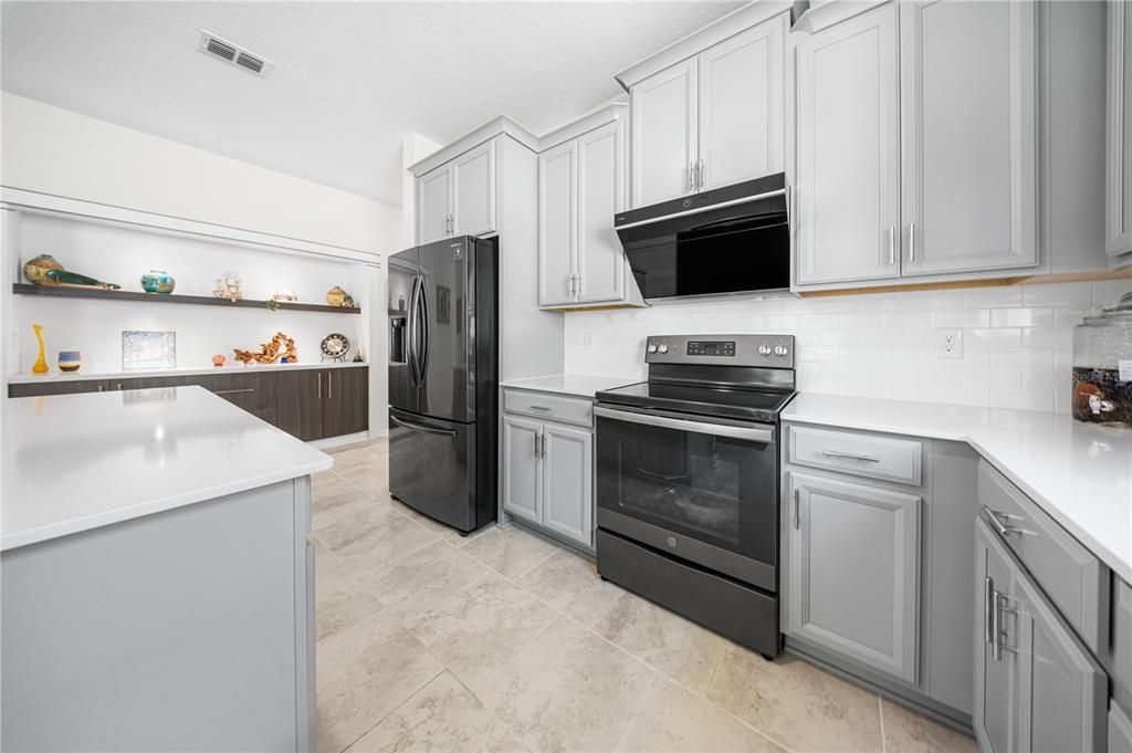 На продажу: $369,000 (3 спален, 2 ванн, 1918 Квадратных фут)