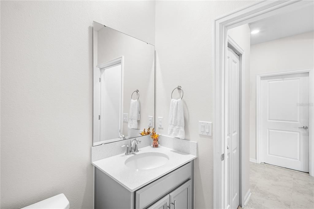 На продажу: $369,000 (3 спален, 2 ванн, 1918 Квадратных фут)