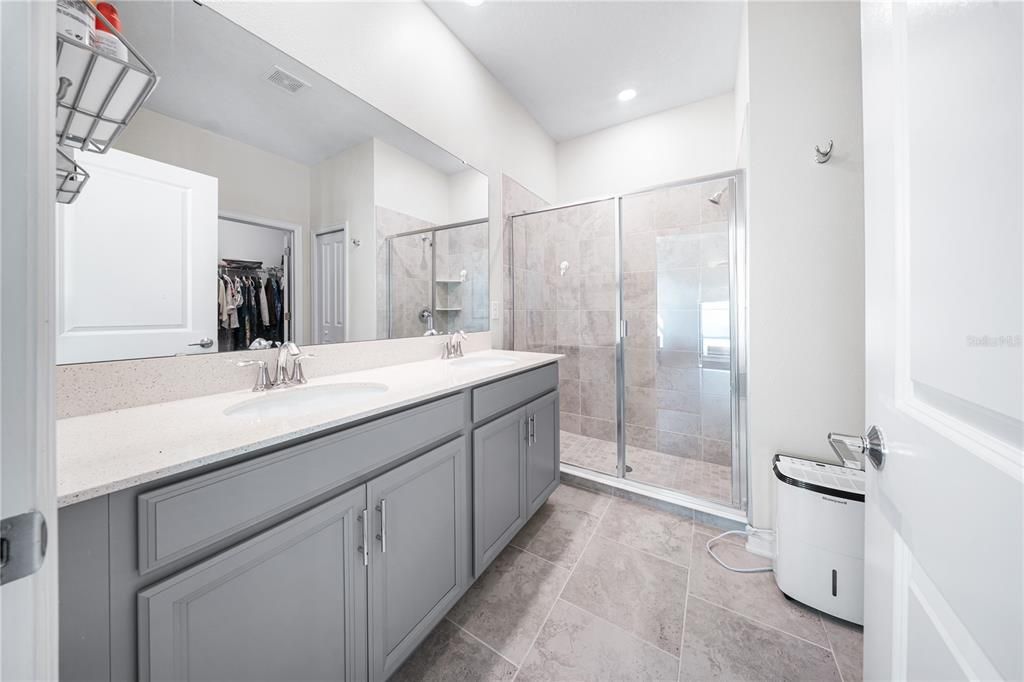 На продажу: $369,000 (3 спален, 2 ванн, 1918 Квадратных фут)