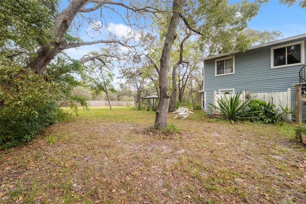 For Sale: $295,000 (2 beds, 1 baths, 2016 Square Feet)