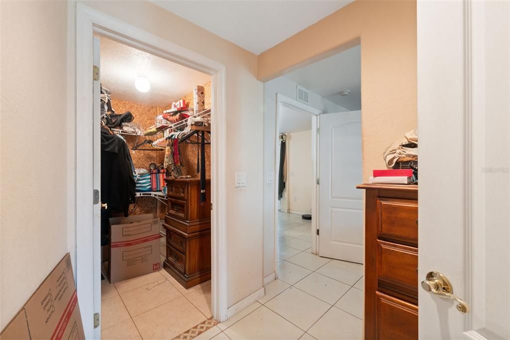 For Sale: $295,000 (2 beds, 1 baths, 2016 Square Feet)