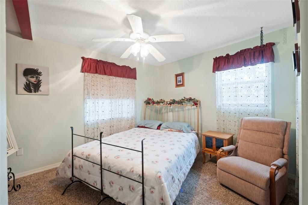 For Sale: $295,000 (2 beds, 1 baths, 2016 Square Feet)