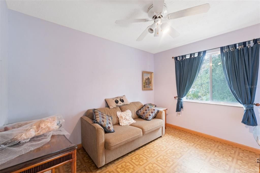 For Sale: $295,000 (2 beds, 1 baths, 2016 Square Feet)