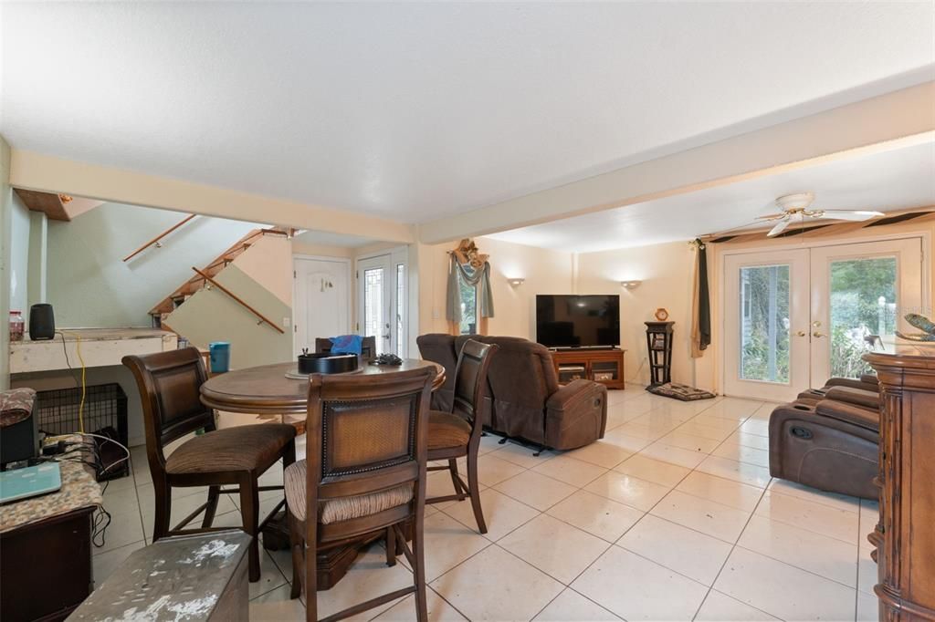 For Sale: $295,000 (2 beds, 1 baths, 2016 Square Feet)