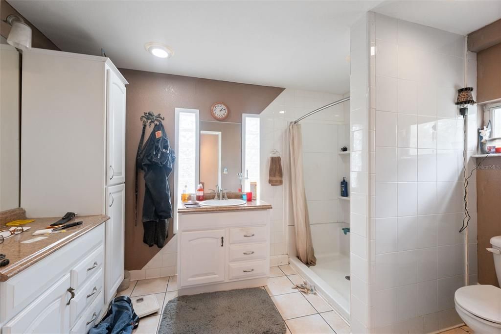 For Sale: $295,000 (2 beds, 1 baths, 2016 Square Feet)