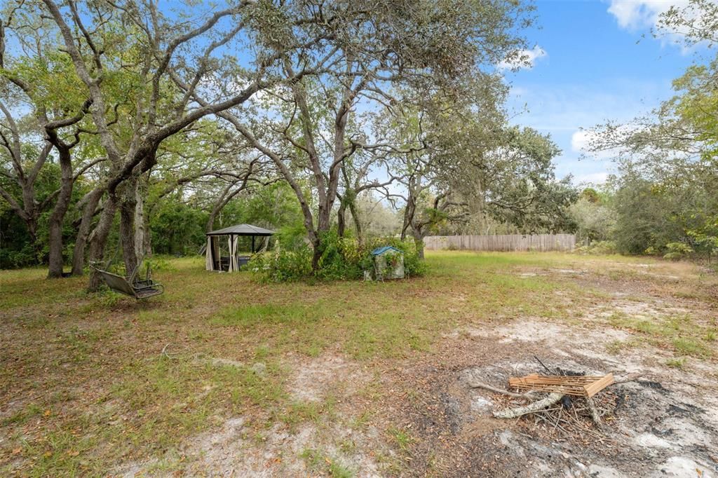 For Sale: $295,000 (2 beds, 1 baths, 2016 Square Feet)